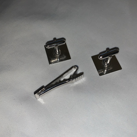 Fleur-de-Lis Cufflinks and Tie Bar Set - Picture 2 of 2